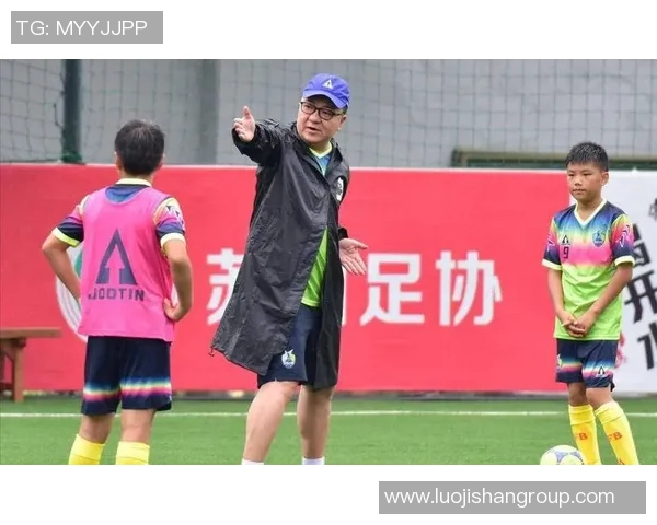 成都足球队实力强劲荣膺全国第三名引发球迷热议与期待