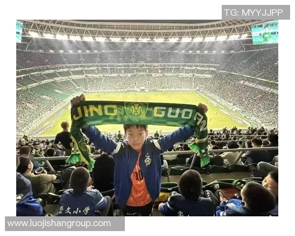 新闻记者与足球明星的精彩碰撞揭示体育背后的故事与真相 新闻记者与足球明星的精彩碰撞揭示体育背后的故事与真相