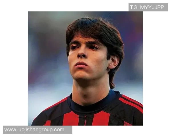 暗色头像下的足球明星男生魅力解析与风格展示 暗色头像下的足球明星男生魅力解析与风格展示