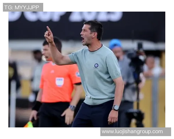 最理智的足球明星如何在赛场与生活中保持冷静与智慧的平衡